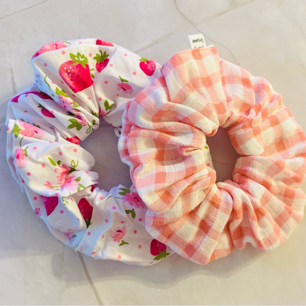 White and Pink Hair Accessories Set Floral and Gingham Scrunchies